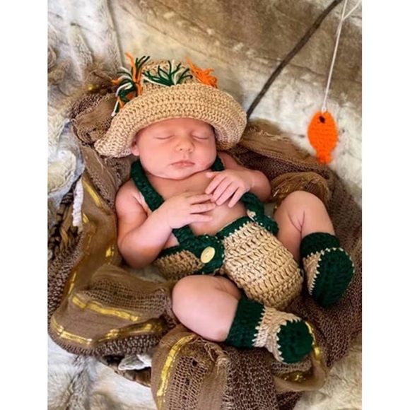 NEWBORN Crochet Baby outfit/ costume with Fish Hat and Diaper Cover booties - Picture 3 of 3